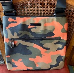 Rare💚🖤🧡Michael Kors camouflage Crossbody